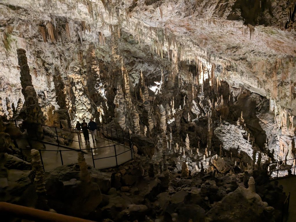 Veliki Otok, Postojna