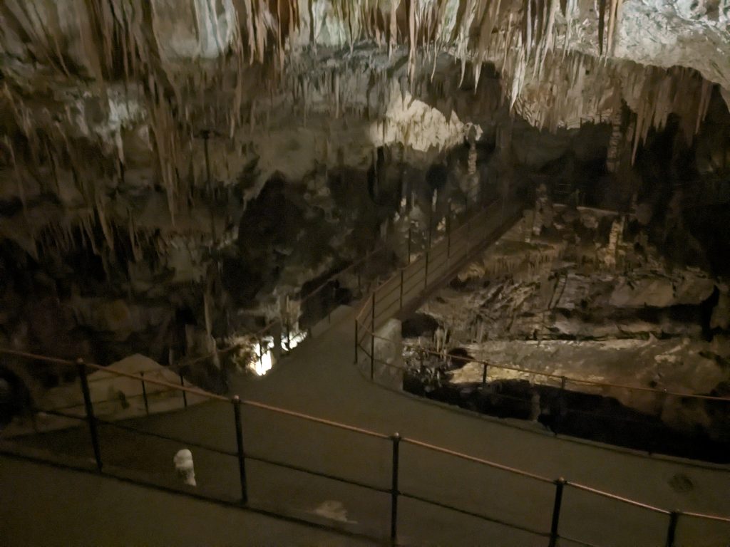 Veliki Otok, Postojna