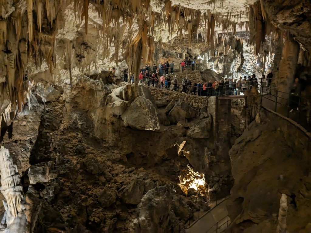 Veliki Otok, Postojna