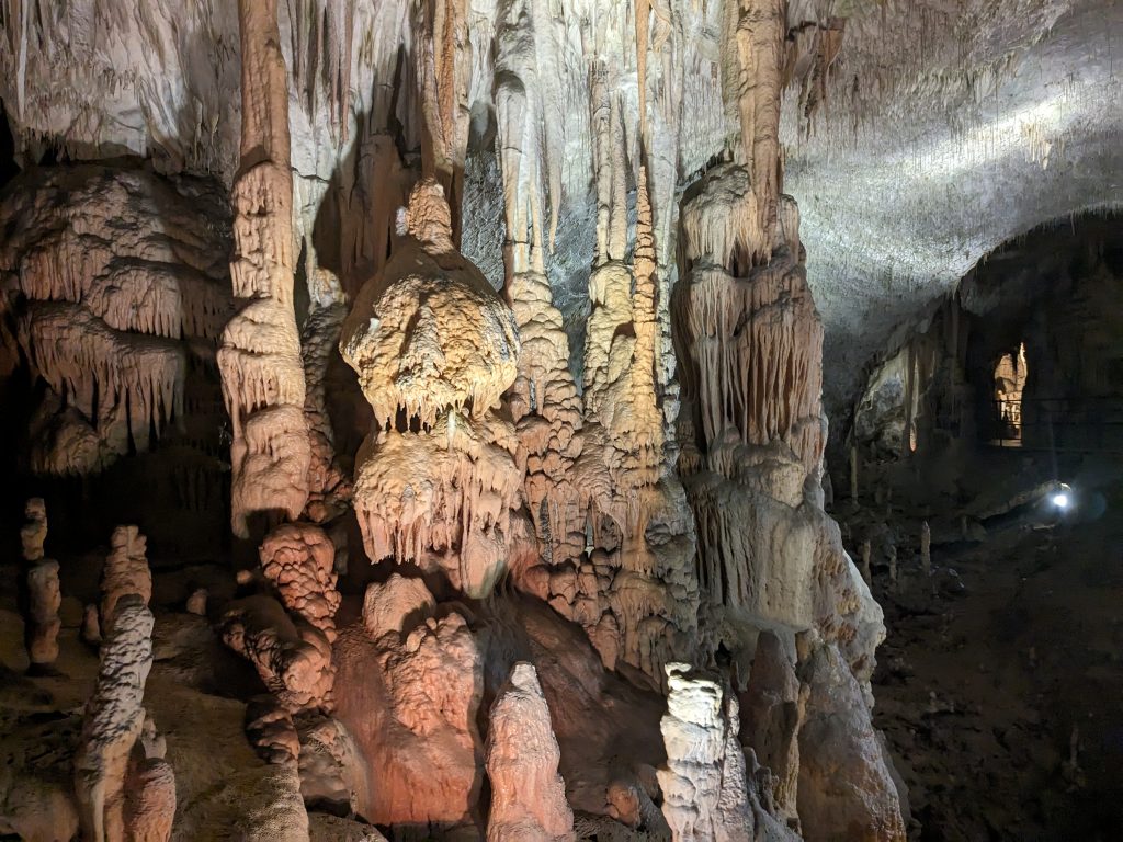 Veliki Otok, Postojna