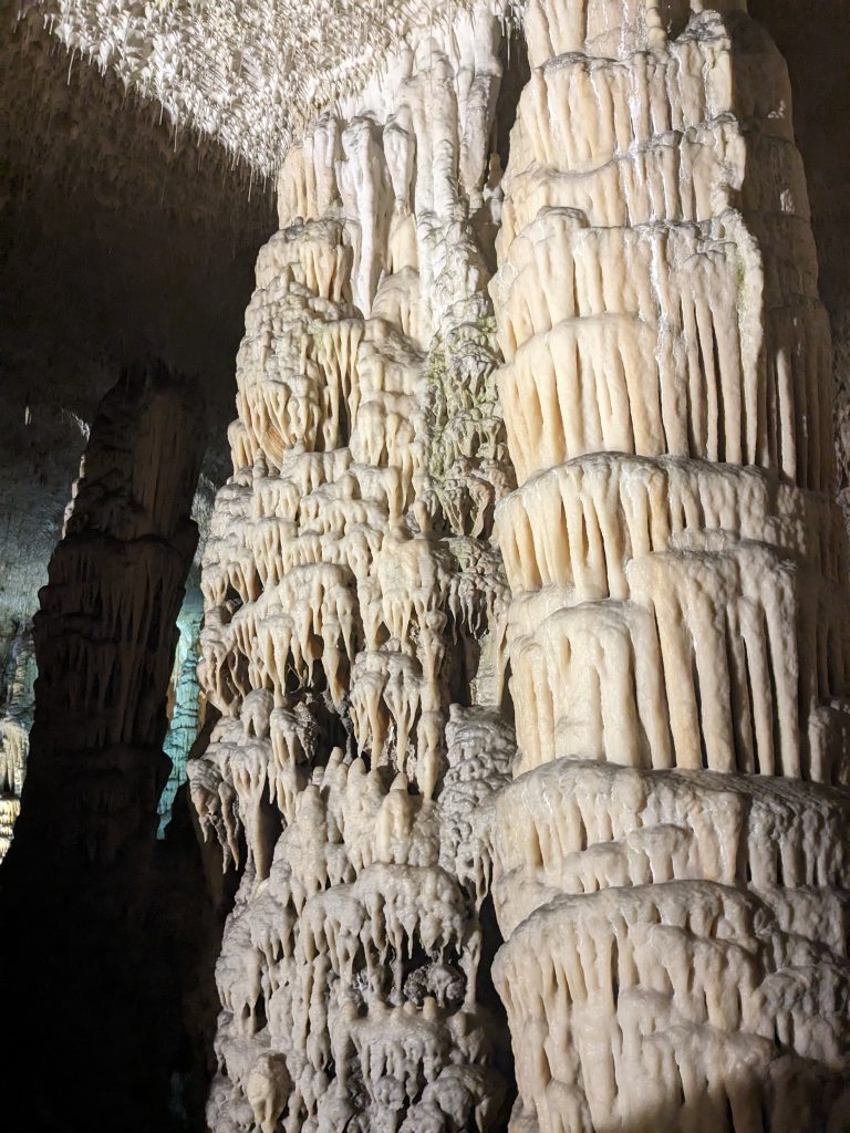 Veliki Otok, Postojna