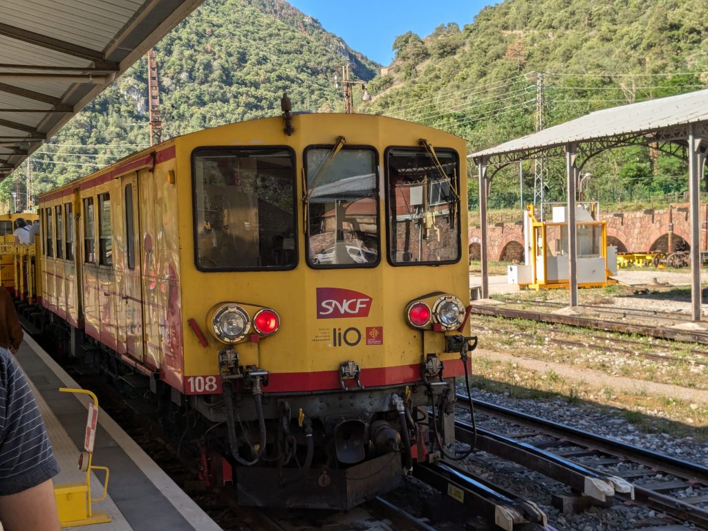 Yellow Train in Fuilla